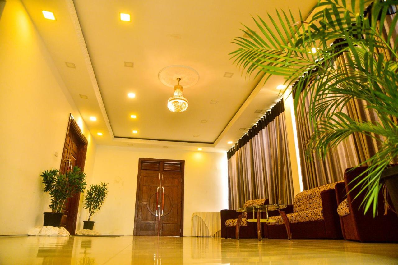 Hotel Blue Sky Kurunegala Buitenkant foto