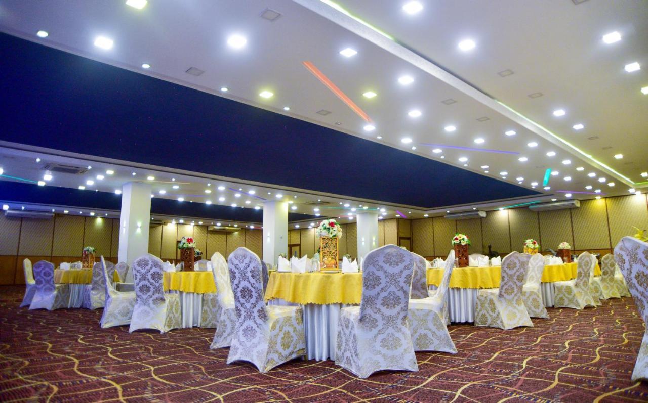 Hotel Blue Sky Kurunegala Buitenkant foto