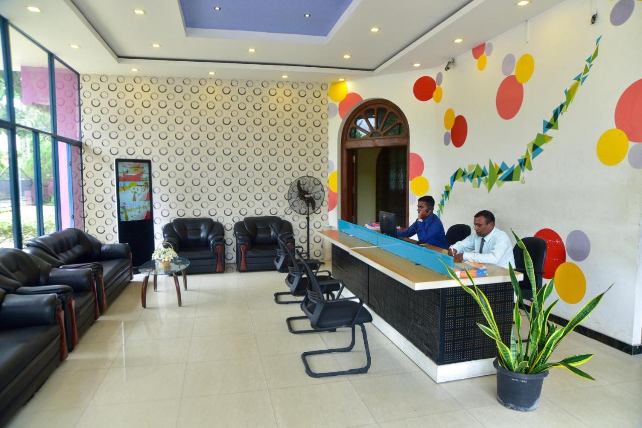 Hotel Blue Sky Kurunegala Buitenkant foto